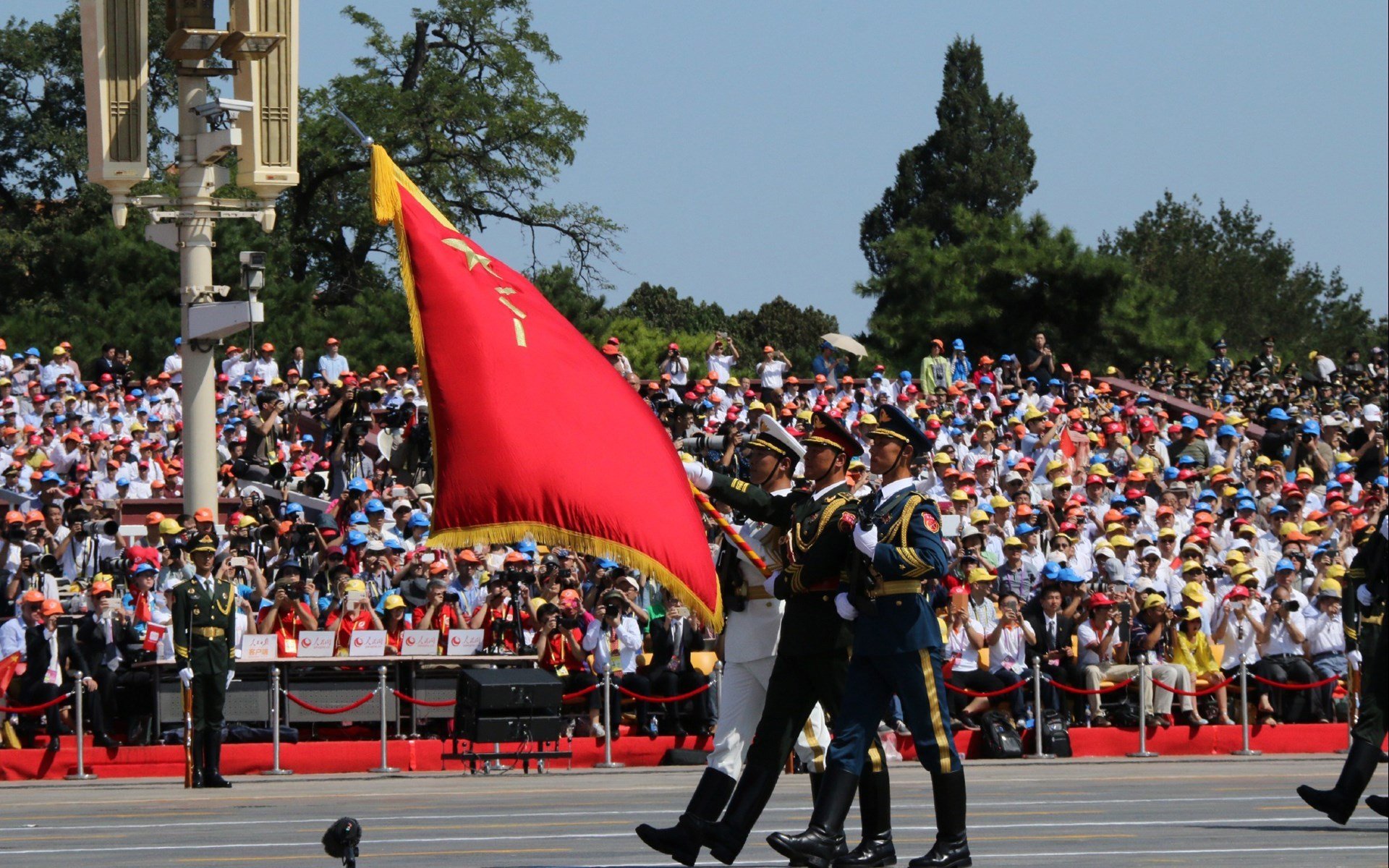 乐鱼体育官网网址-勇士加强篮板争抢减少对手二次机会，勇士队打法